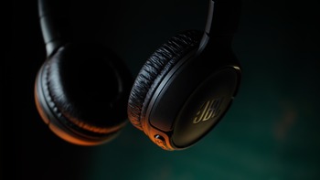 How Long Do JBL Headphones Last Battery?